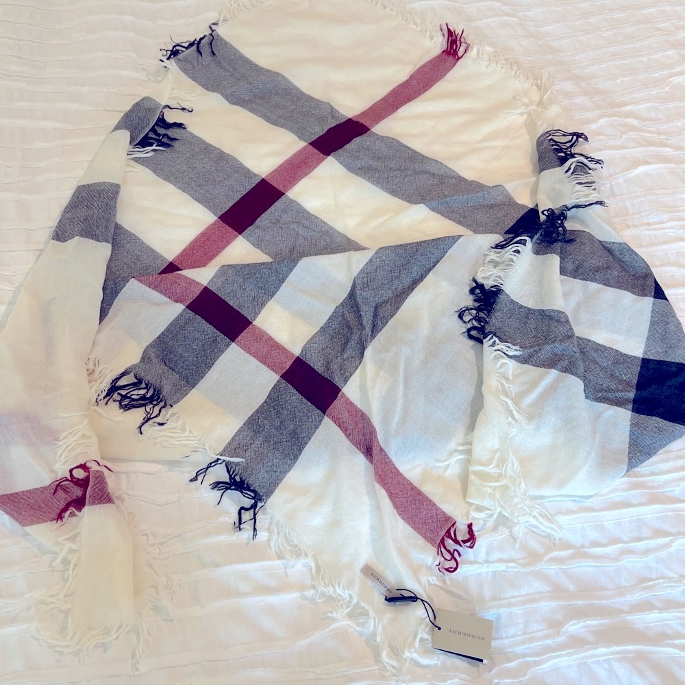 NWT Burberry color check wool scarf 110 cm - Picture 4 of 11